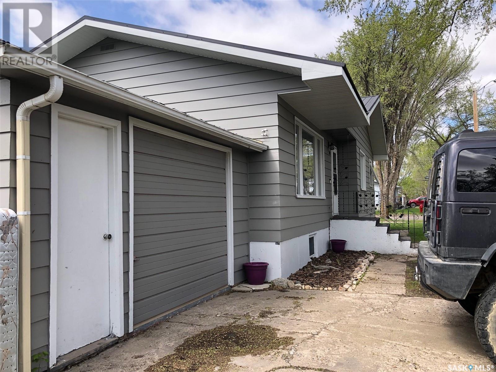 202 3rd Avenue W, Canora, Saskatchewan  S0A 0L0 - Photo 4 - SK006475