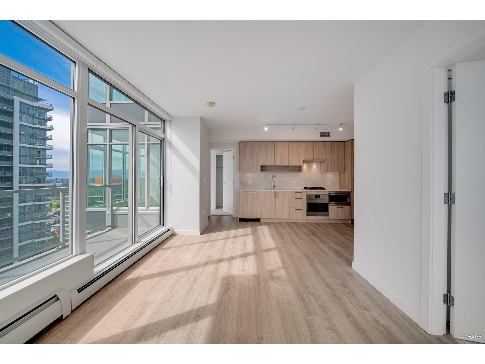 2911 13350 Central Avenue, Surrey, British Columbia  V3T 0S1 - Photo 3 - R3004649