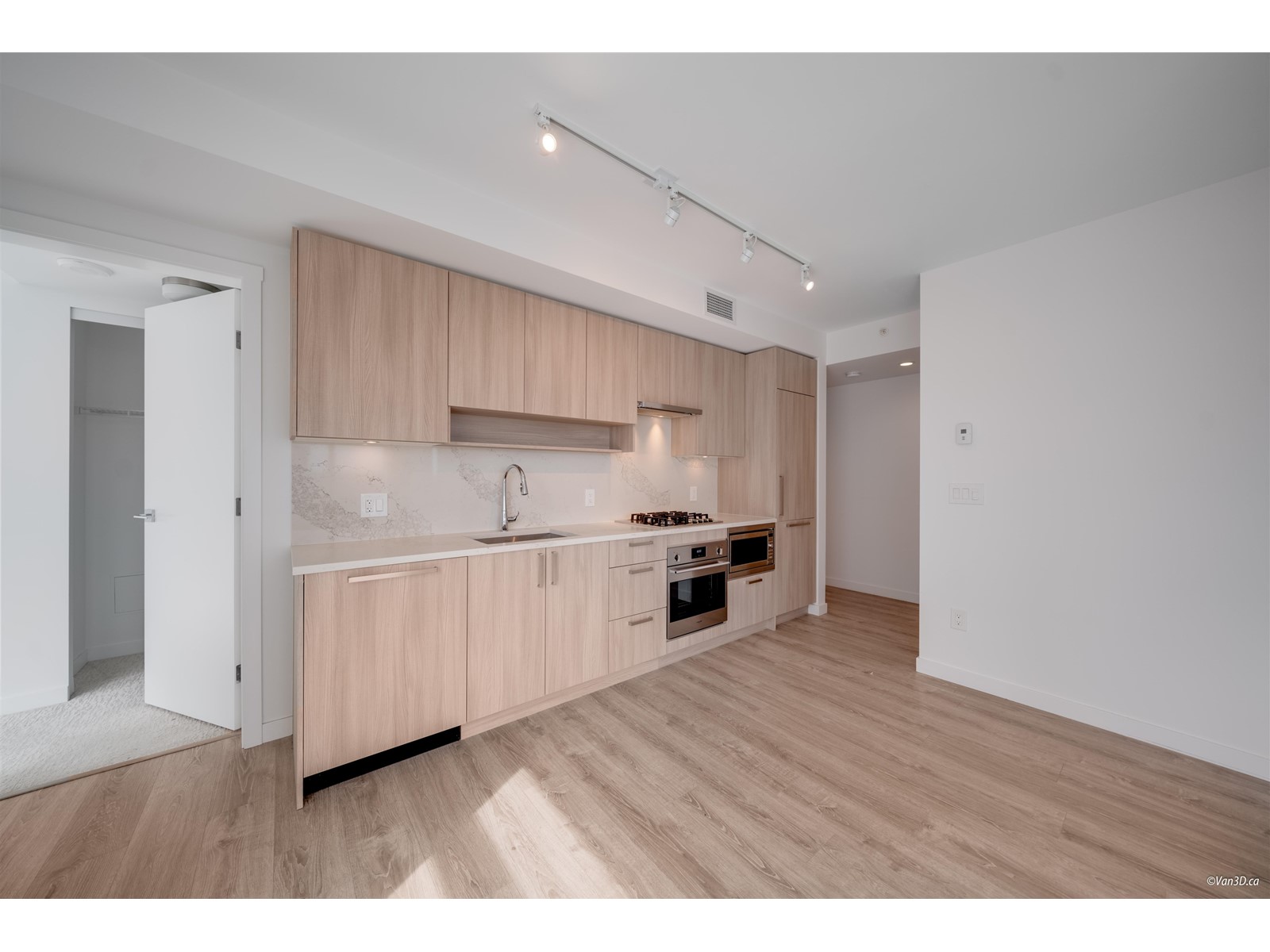 2911 13350 Central Avenue, Surrey, British Columbia  V3T 0S1 - Photo 4 - R3004649