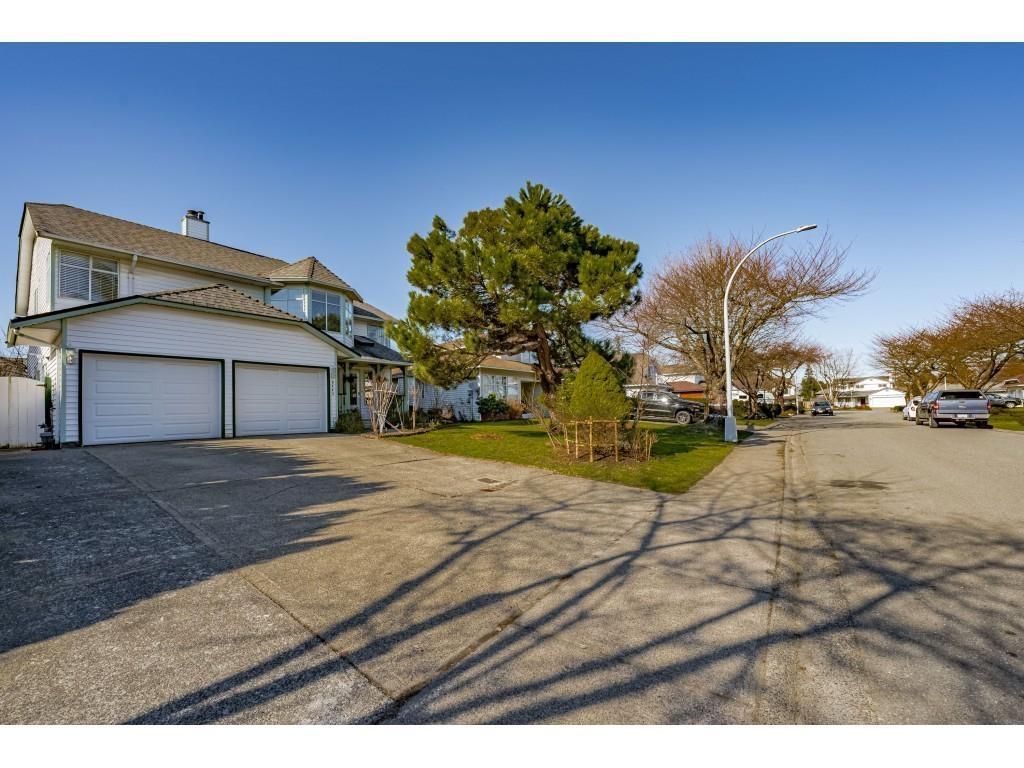 9445 154 Street, Surrey, British Columbia  V3R 9E2 - Photo 2 - R3004393