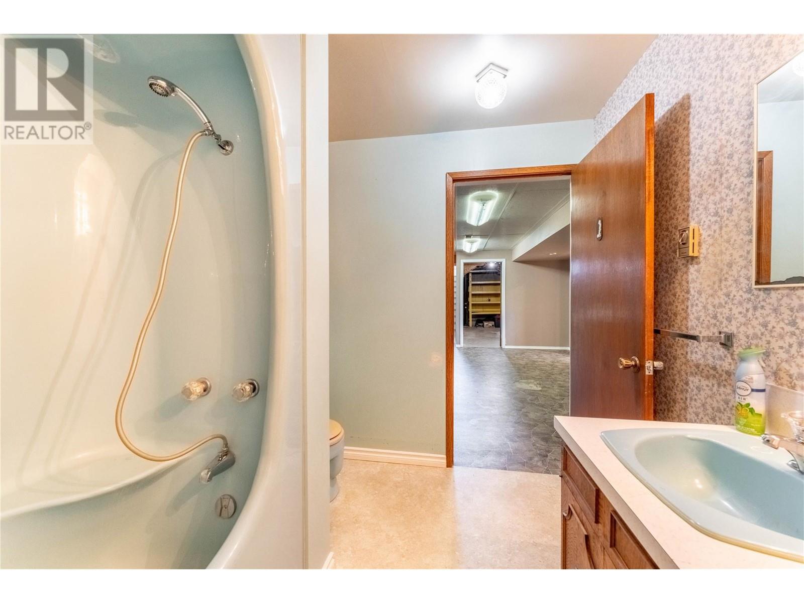 2303 Crusher Road, Creston, British Columbia  V0B 1G8 - Photo 38 - 10348606