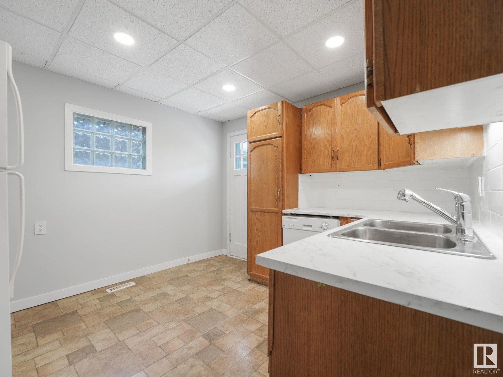 Property at 12813 121 ST NW image 3