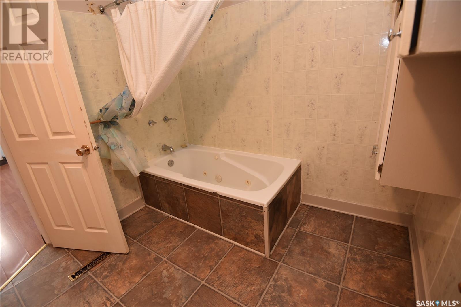 610 6th Avenue W, Nipawin, Saskatchewan  S0E 1E0 - Photo 21 - SK002706