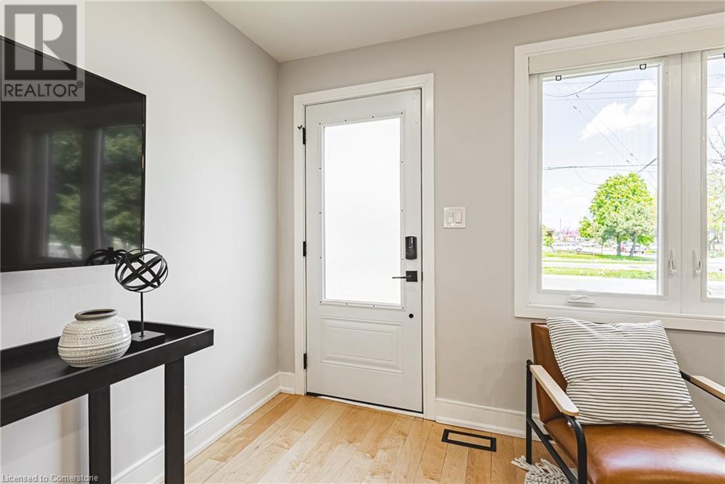 2016 Barton Street E, Hamilton, Ontario  L8H 2Y8 - Photo 3 - 40728887