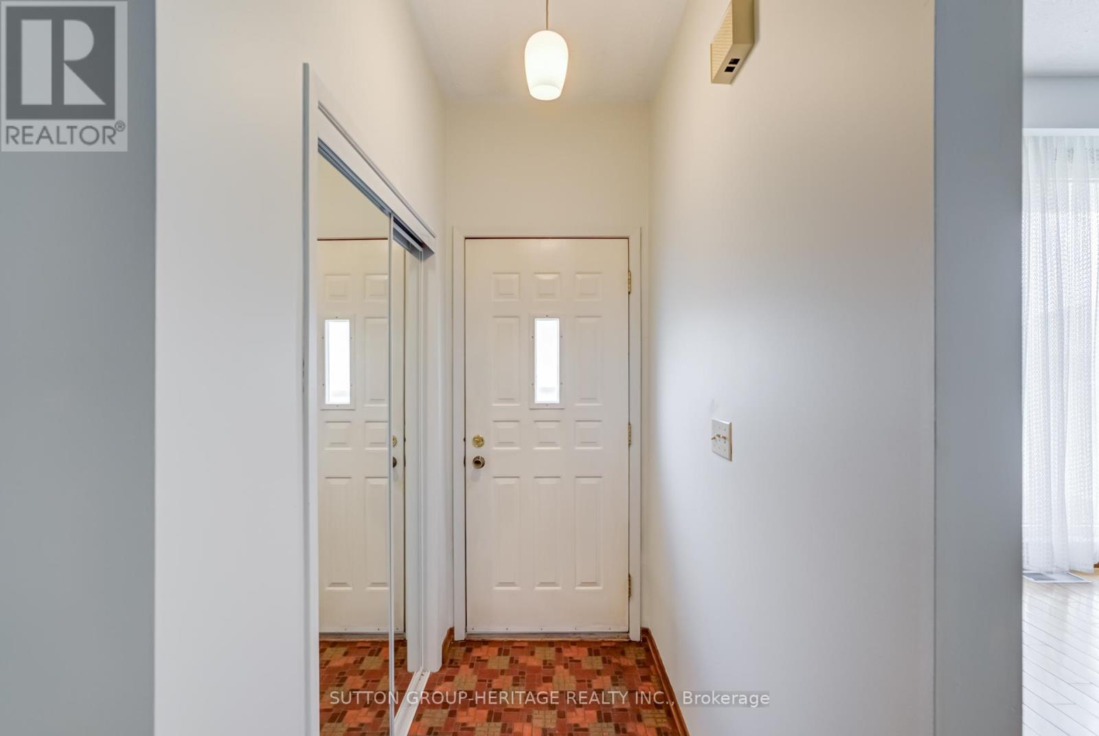 468 Tennyson Court, Oshawa, Ontario  L1H 3K7 - Photo 3 - E12152820