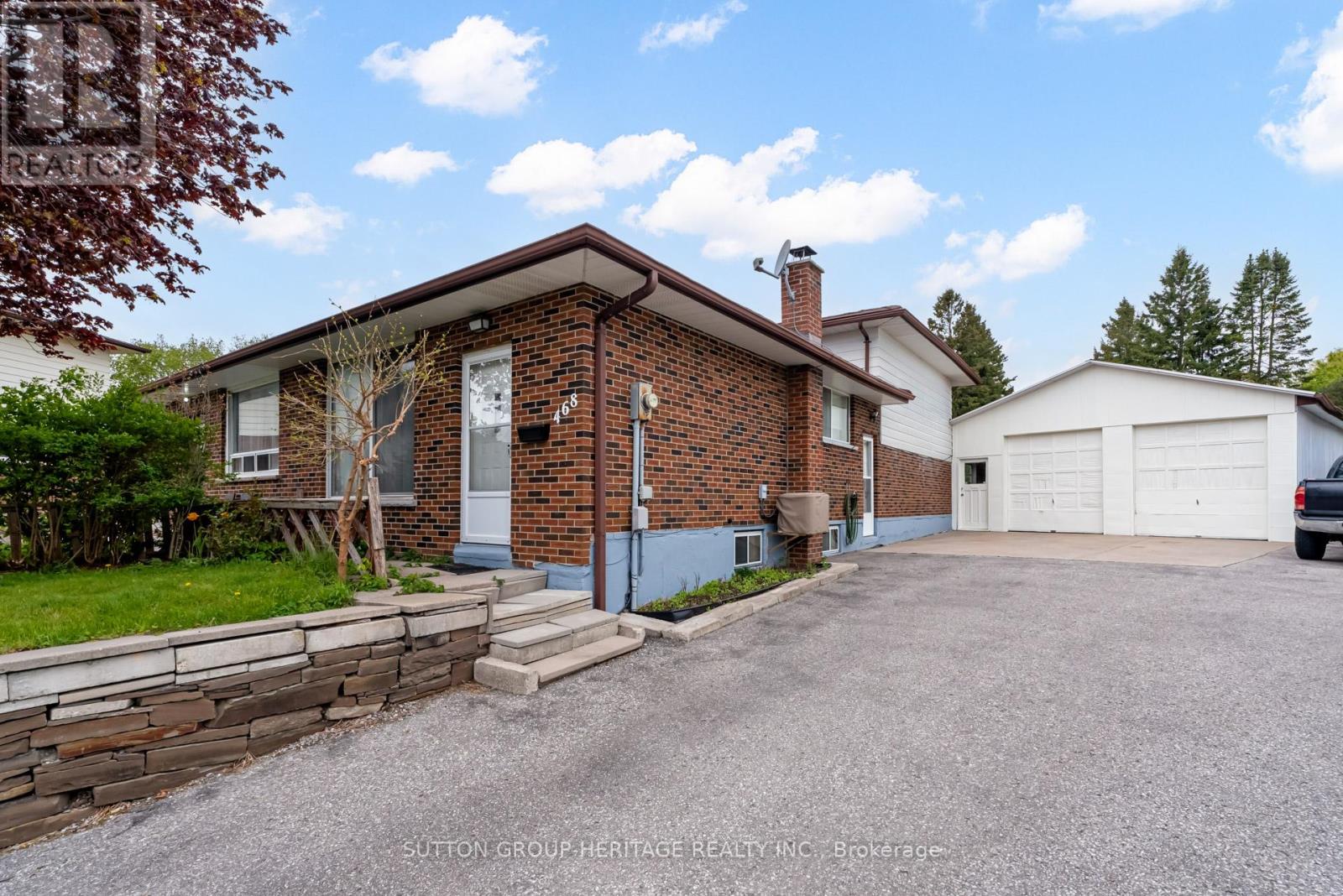 468 TENNYSON COURT, Oshawa, Ontario