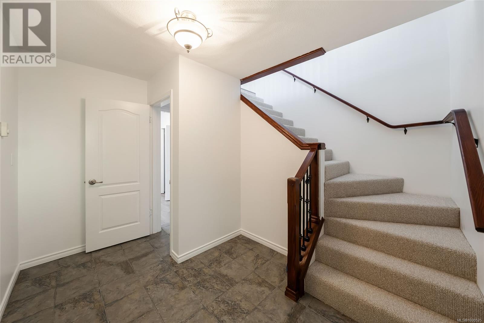 Property at 6540 Southampton Rd image 3