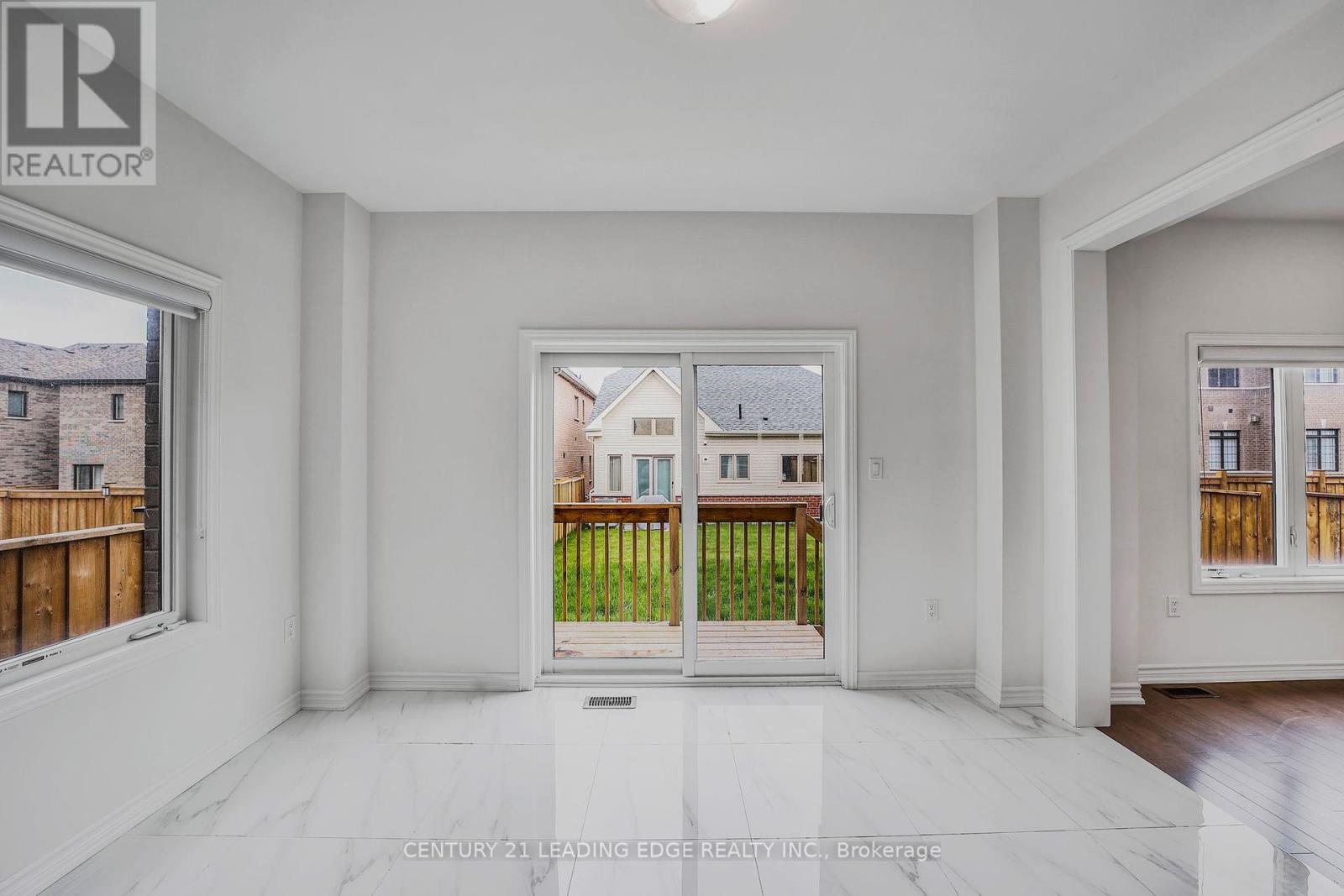 5 Valleo Street, Georgina, Ontario  L4P 0J8 - Photo 11 - N11999438