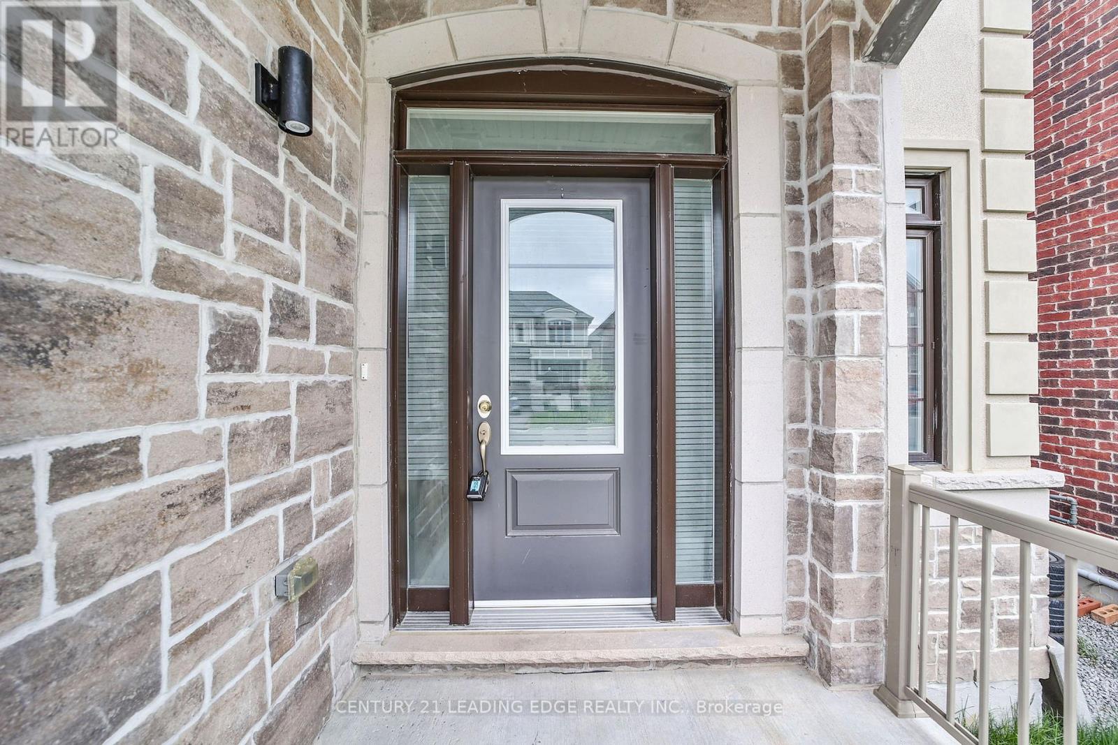 5 Valleo Street, Georgina, Ontario  L4P 0J8 - Photo 4 - N11999438