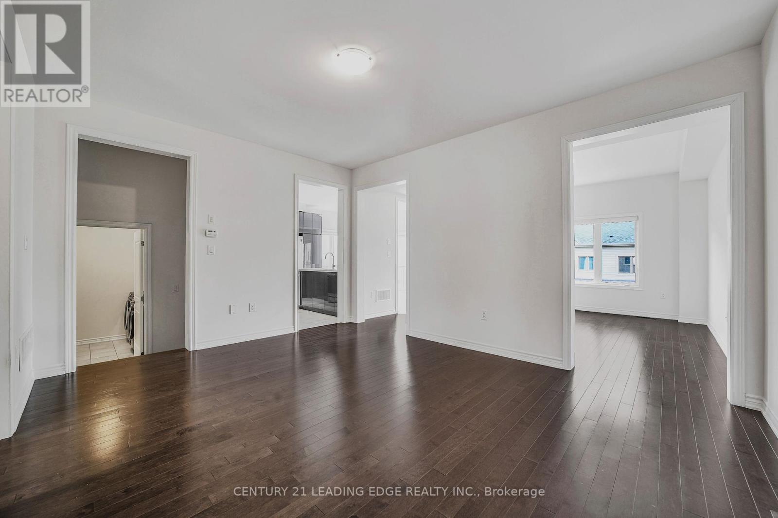 5 Valleo Street, Georgina, Ontario  L4P 0J8 - Photo 7 - N11999438