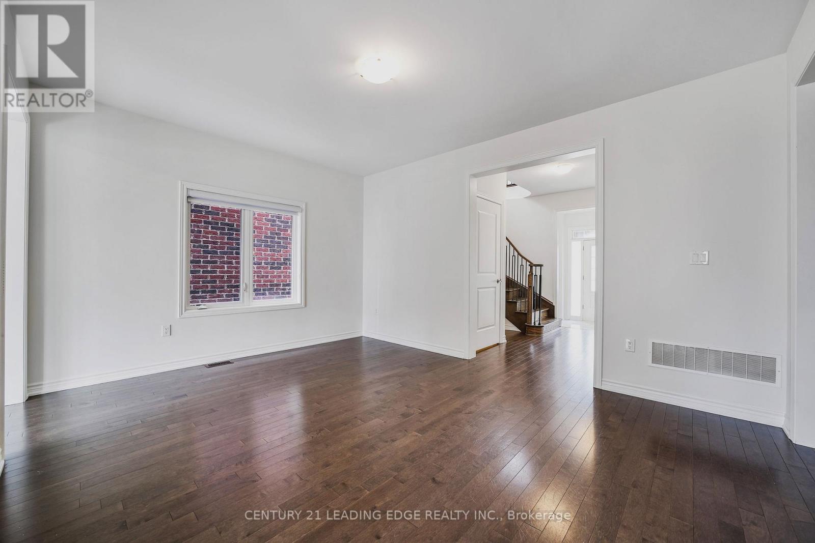 5 Valleo Street, Georgina, Ontario  L4P 0J8 - Photo 6 - N11999438