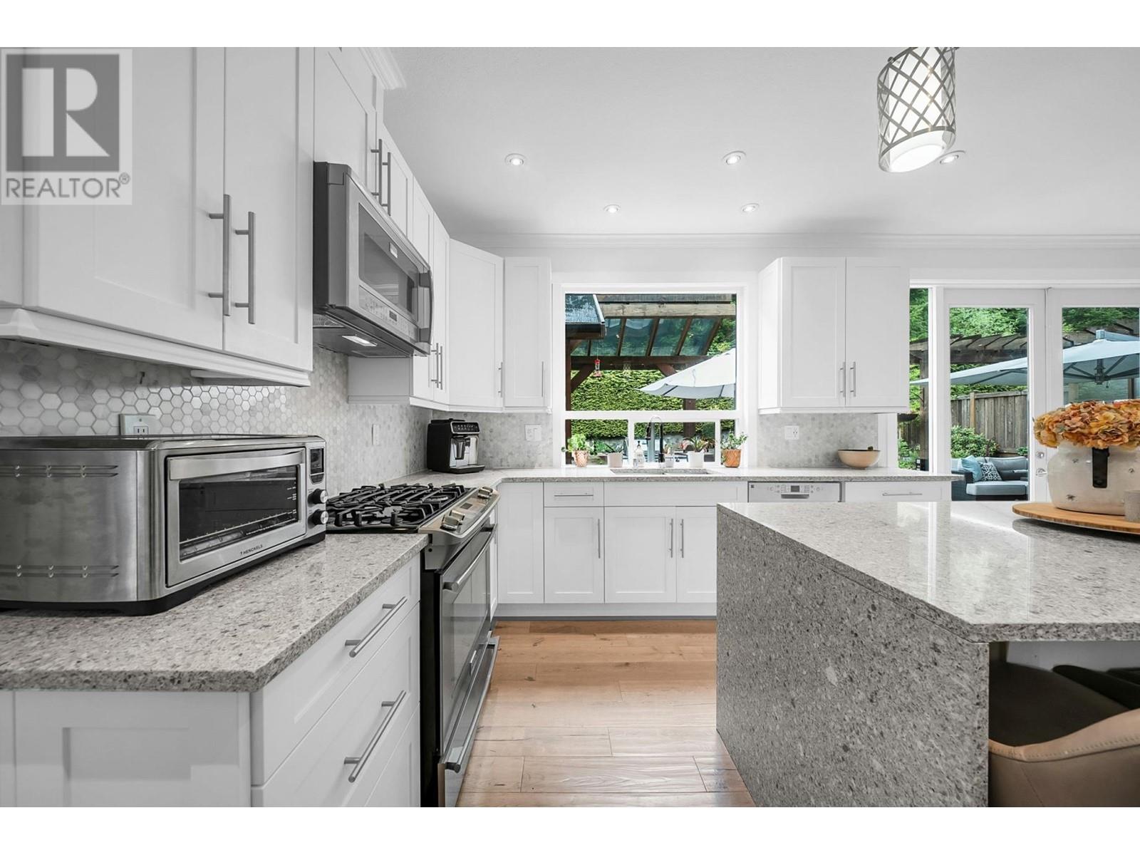 1742 Sugarpine Court, Coquitlam, British Columbia  V3E 3E4 - Photo 9 - R3004495