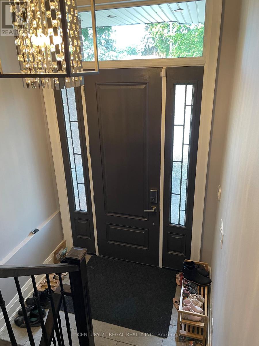 18 Rowse Crescent, Toronto (Kingsview Village-The Westway), Ontario  M9P 3L5 - Photo 2 - W12075132
