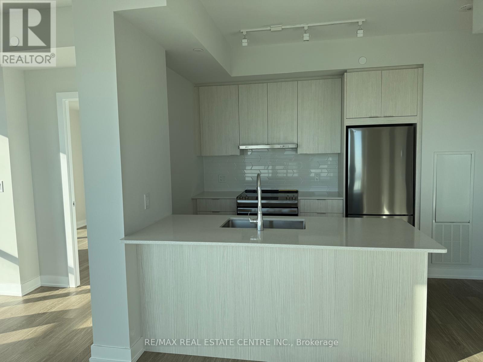 2808 - 430 Square One Drive, Mississauga (City Centre), Ontario  L5B 0L6 - Photo 23 - W12109257