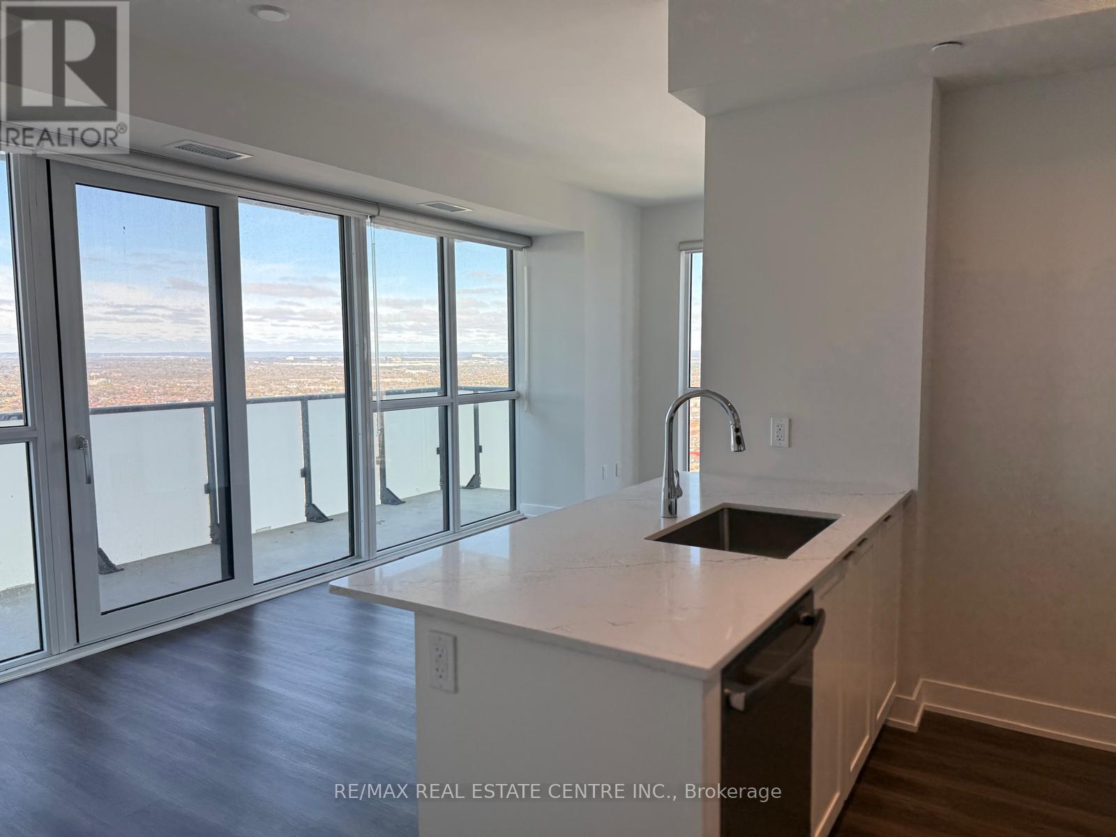 3408 - 430 Square One Drive, Mississauga (City Centre), Ontario  L5B 0L6 - Photo 11 - W12117335