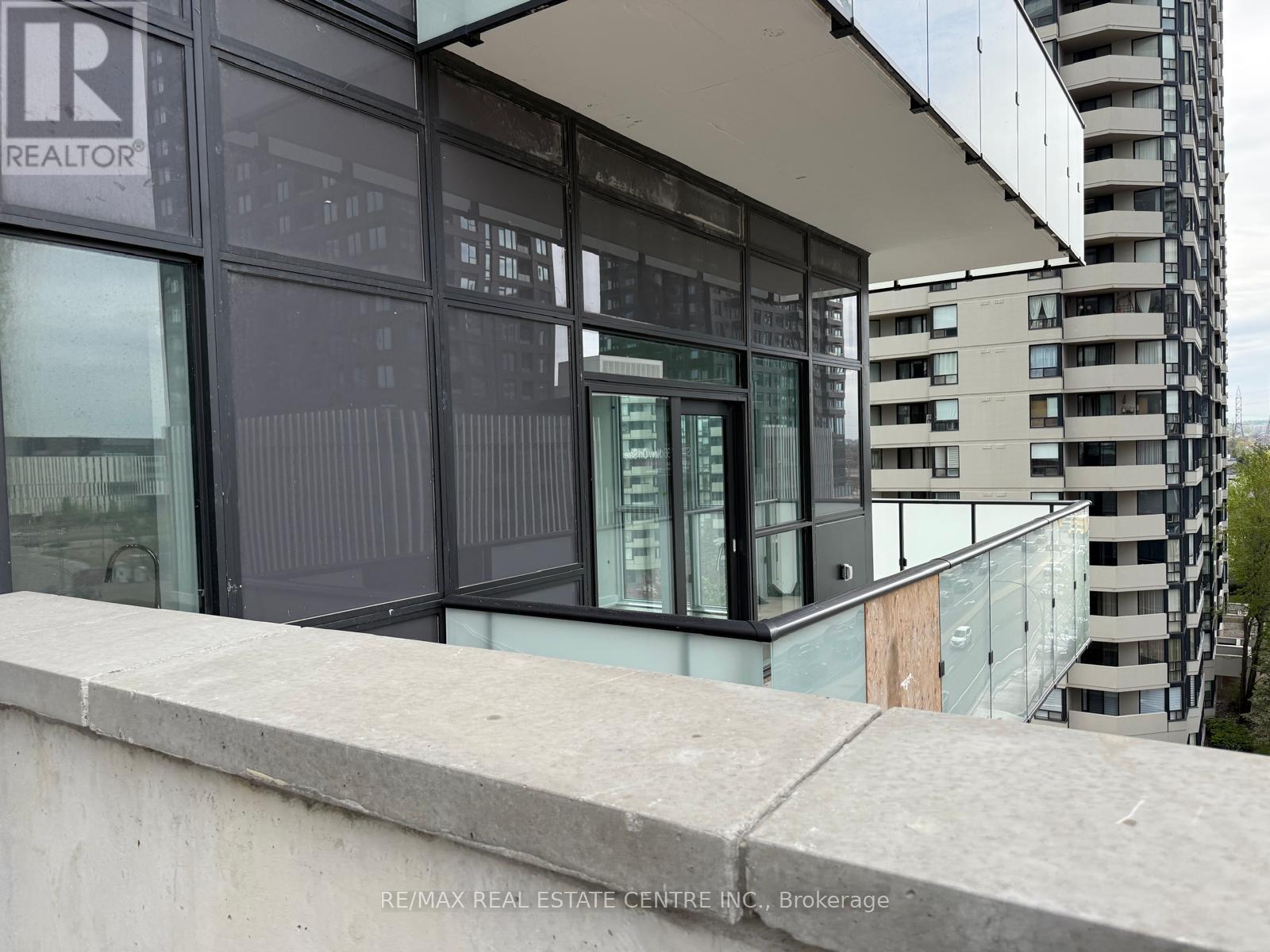 519 - 430 Square One Drive, Mississauga, Ontario  L5B 0L6 - Photo 18 - W12155418
