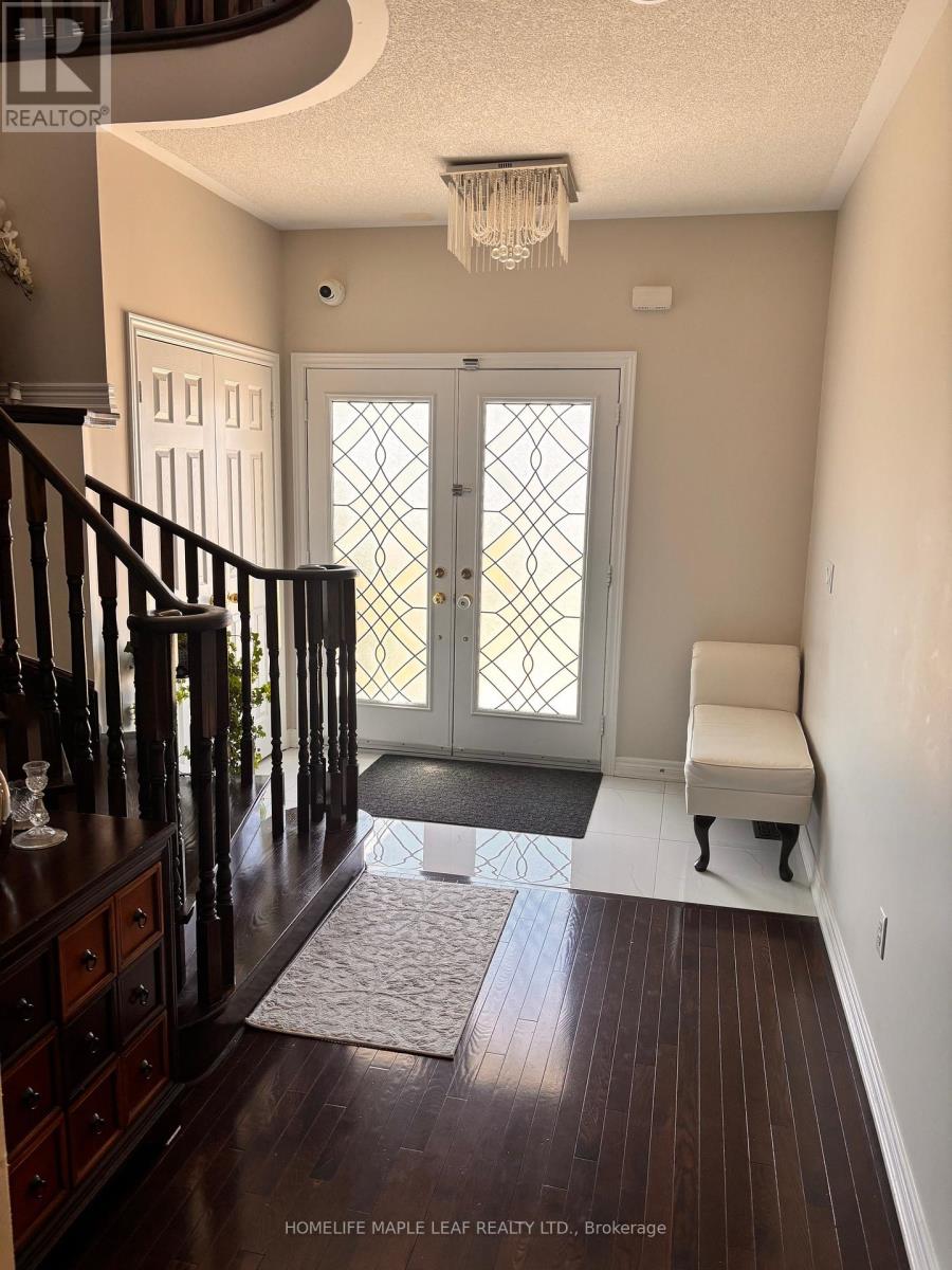7 Lyndbrook Crescent, Brampton, Ontario  L6P 2P1 - Photo 2 - W12156330