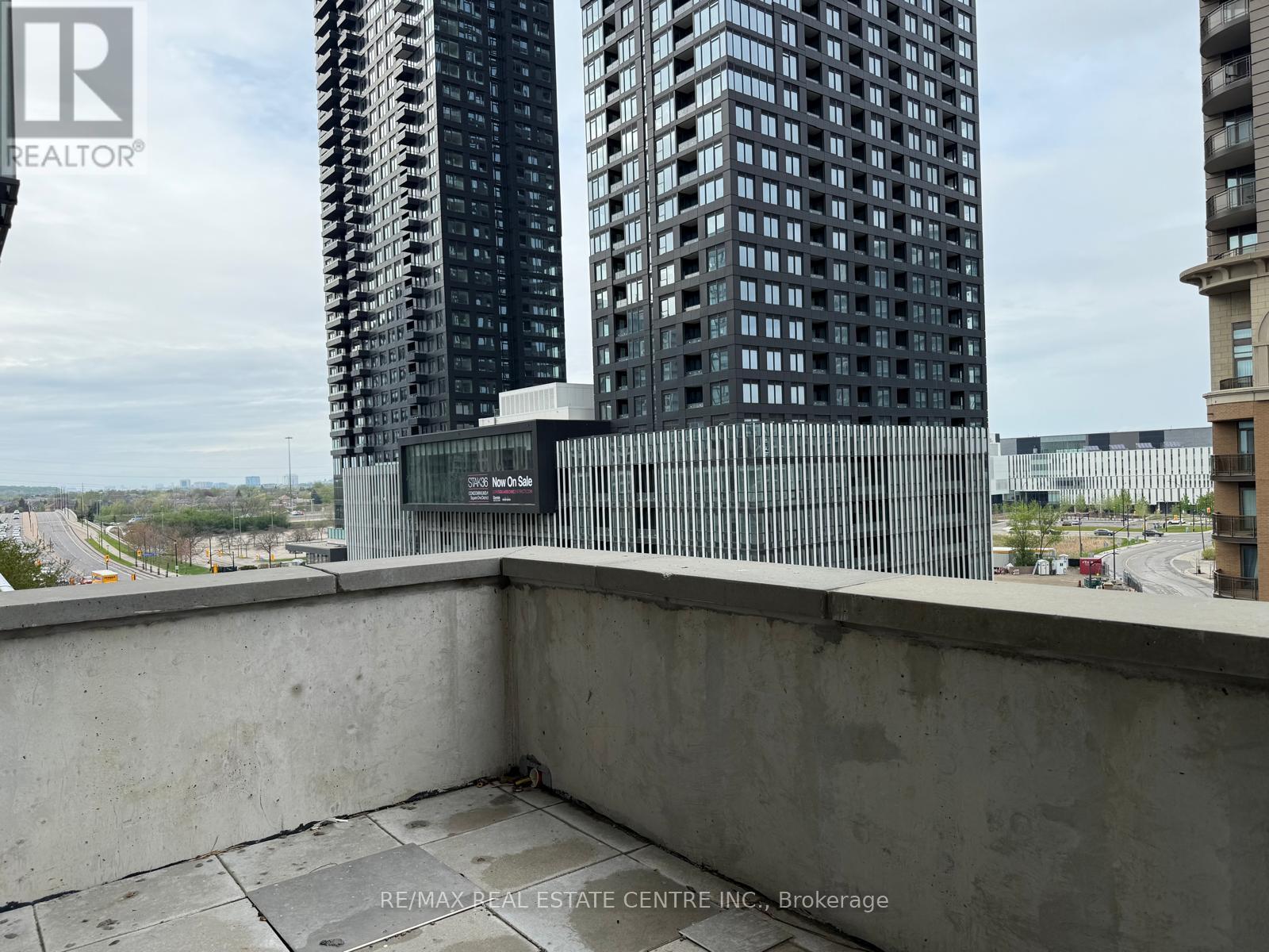 519 - 430 Square One Drive, Mississauga, Ontario  L5B 0L6 - Photo 35 - W12155418
