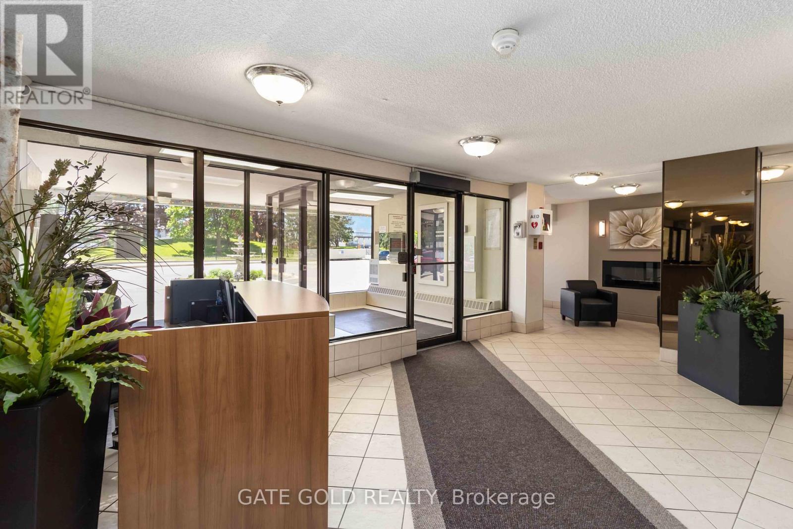2510 - 18 Knightsbridge Road, Brampton, Ontario  L6T 3X5 - Photo 5 - W12157625