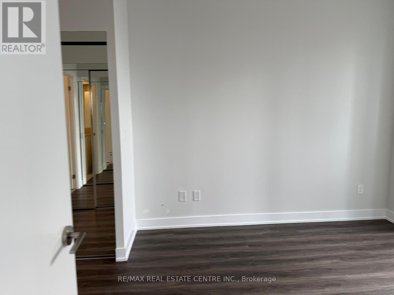 519 - 430 Square One Drive, Mississauga, Ontario  L5B 0L6 - Photo 29 - W12155418