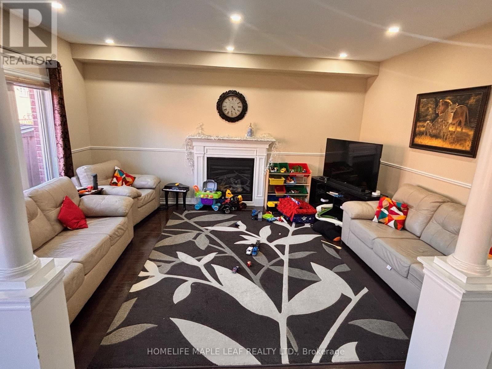 7 Lyndbrook Crescent, Brampton, Ontario  L6P 2P1 - Photo 3 - W12156330