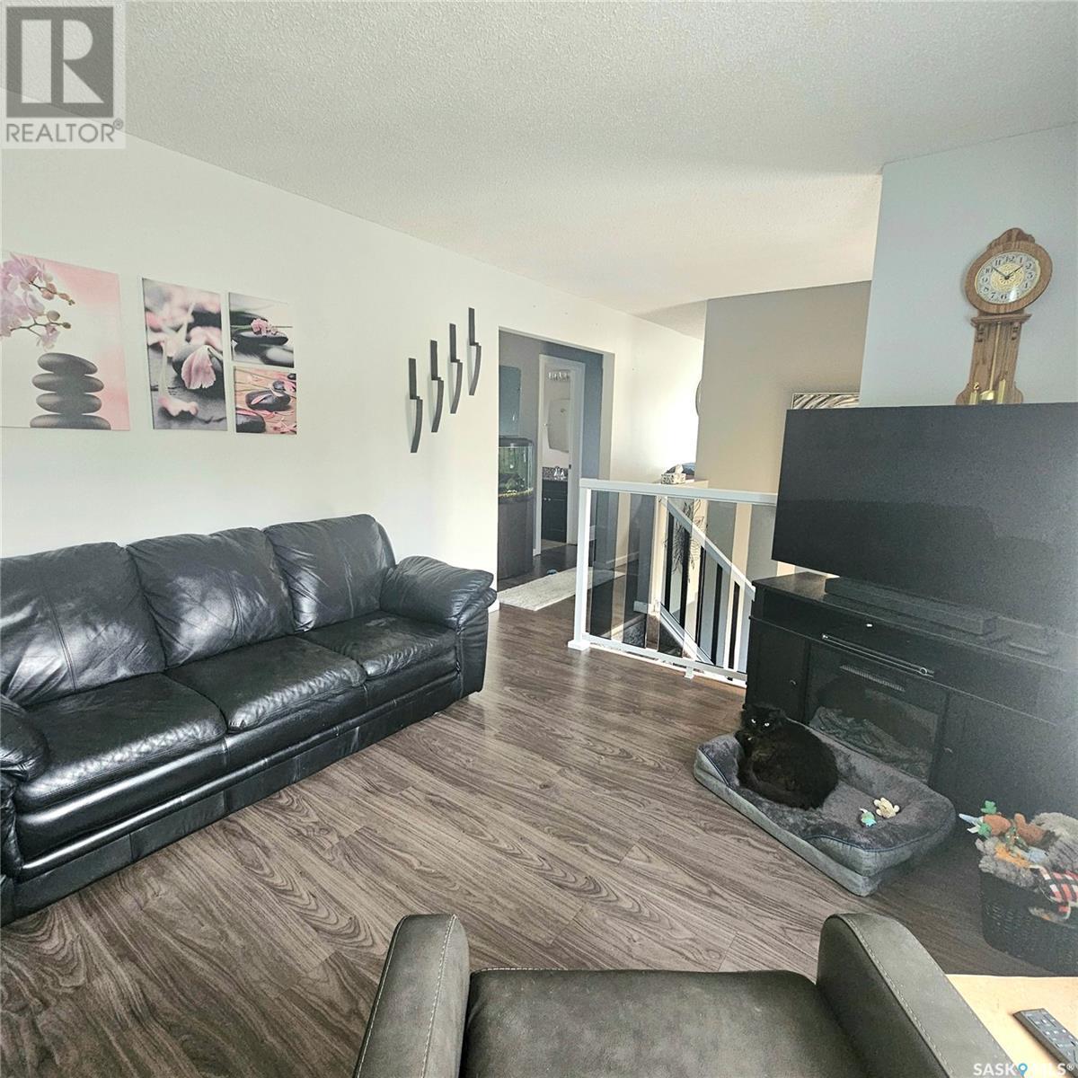 Property at 474 MacArthur DRIVE image 5