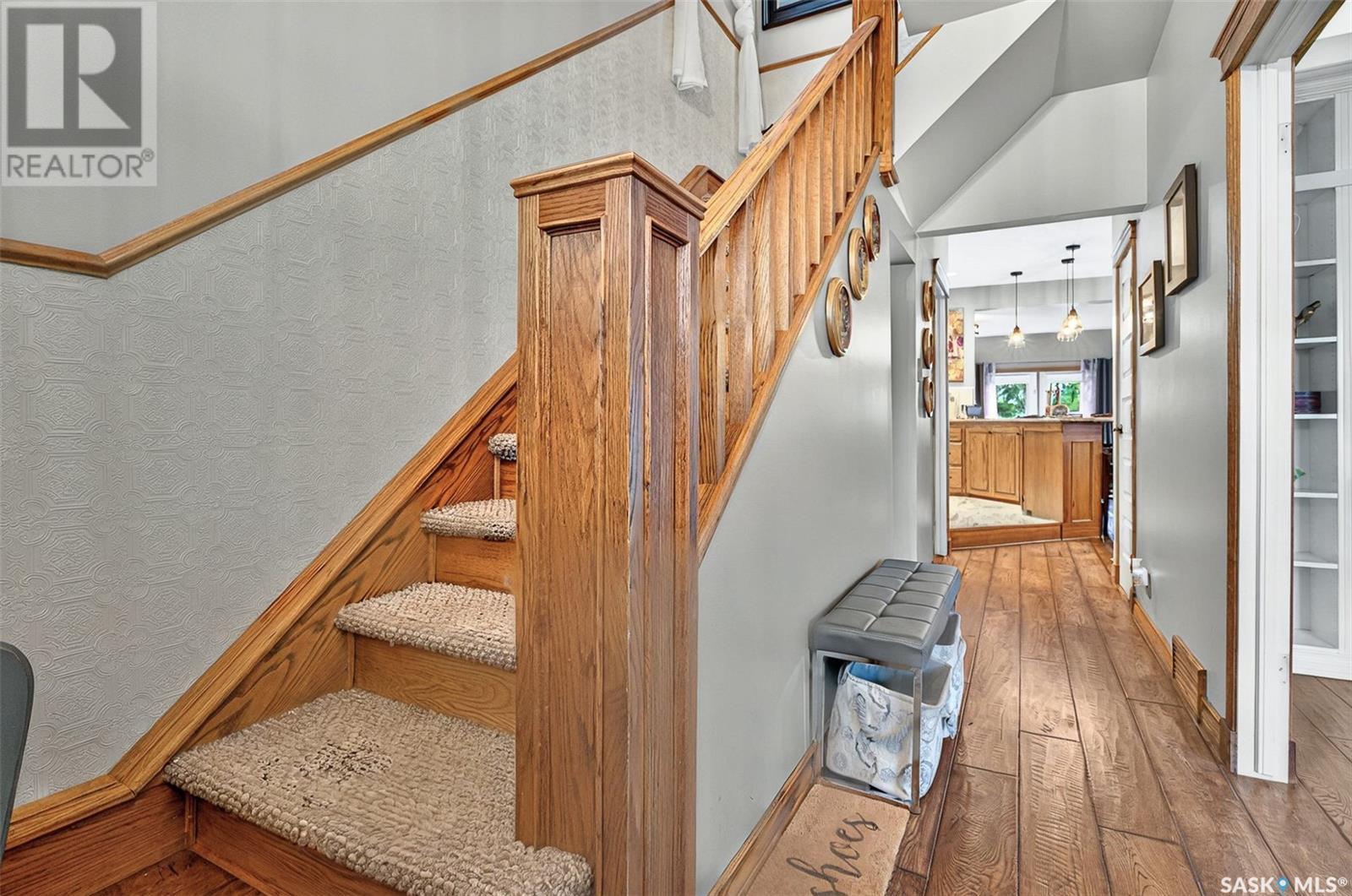 Property at 327 Ominica STREET W image 2