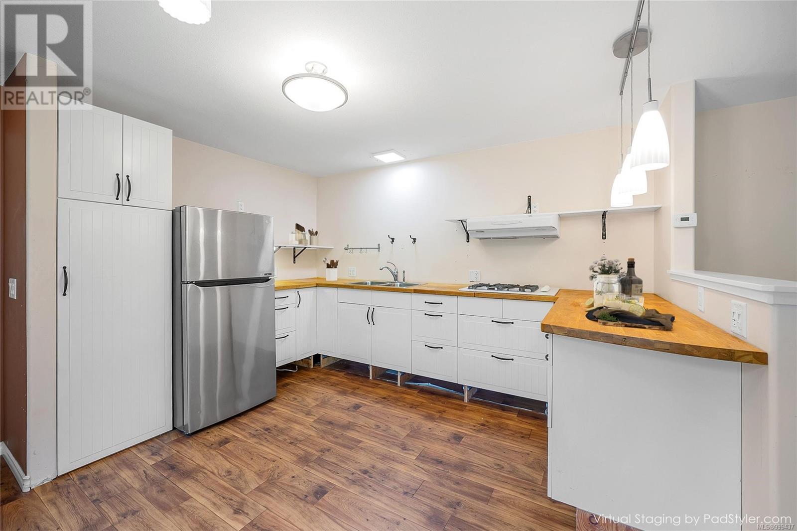 Property at 4024 Magnolia Dr image 3