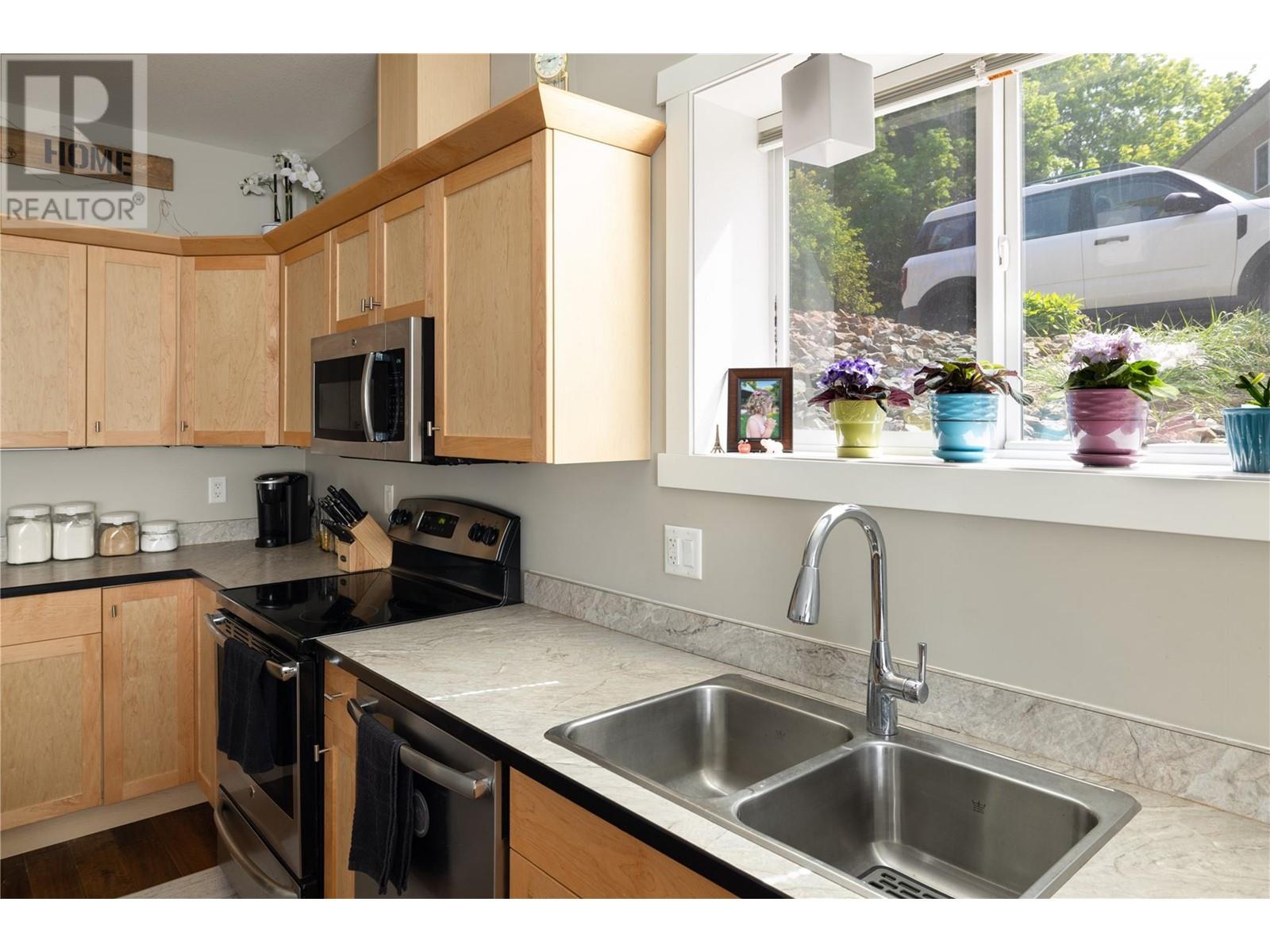 1449 1 Avenue Ne, Salmon Arm, British Columbia  V1E 0C4 - Photo 7 - 10348536
