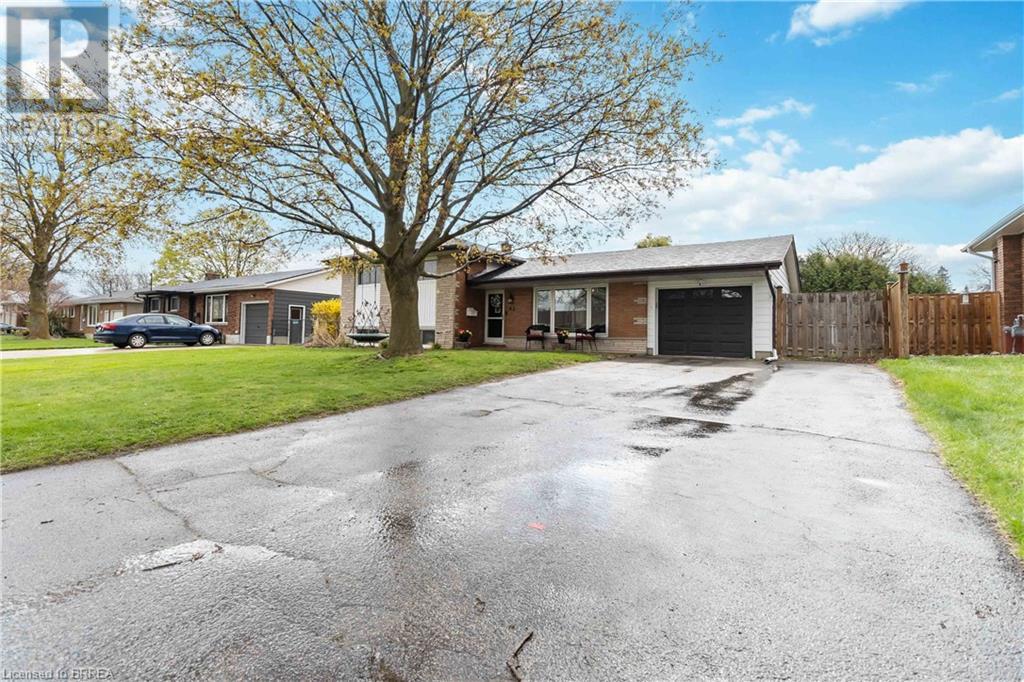Property at 83 VARADI Avenue image 2