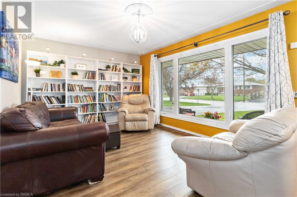 Property at 83 VARADI Avenue image 5