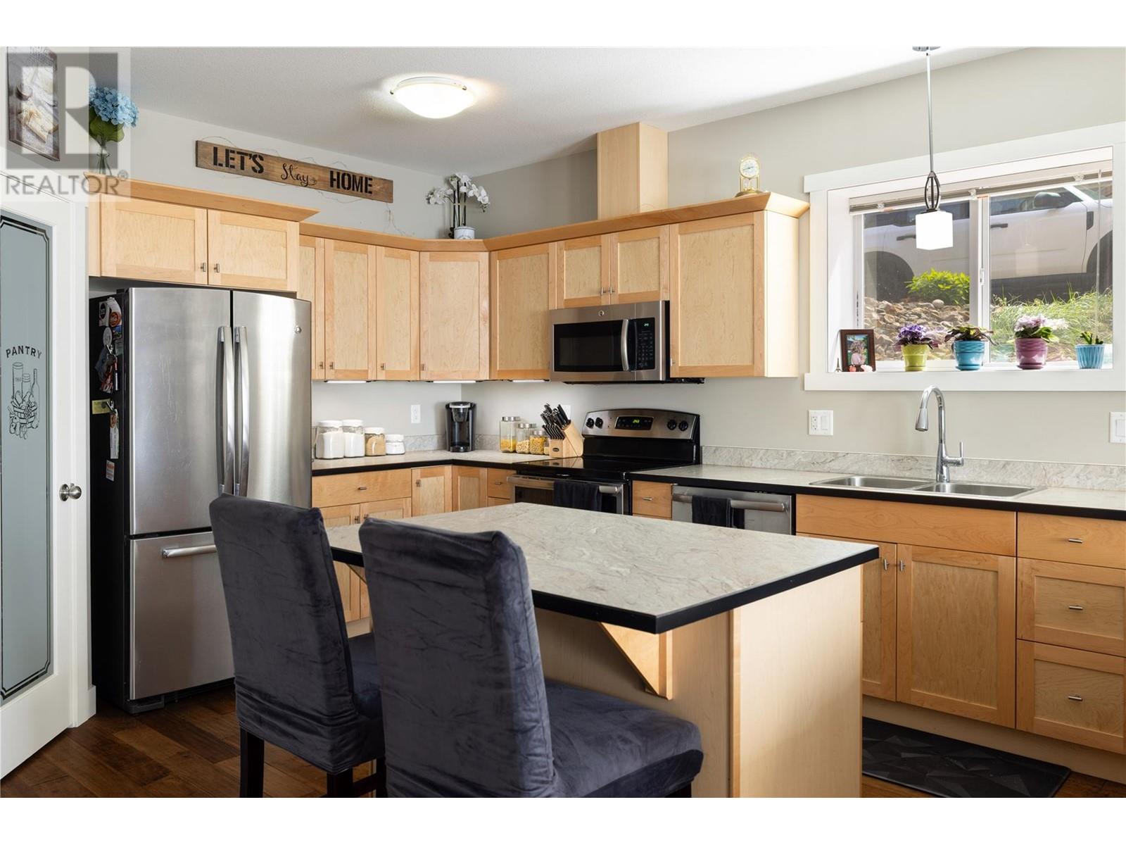 1449 1 Avenue Ne, Salmon Arm, British Columbia  V1E 0C4 - Photo 6 - 10348536