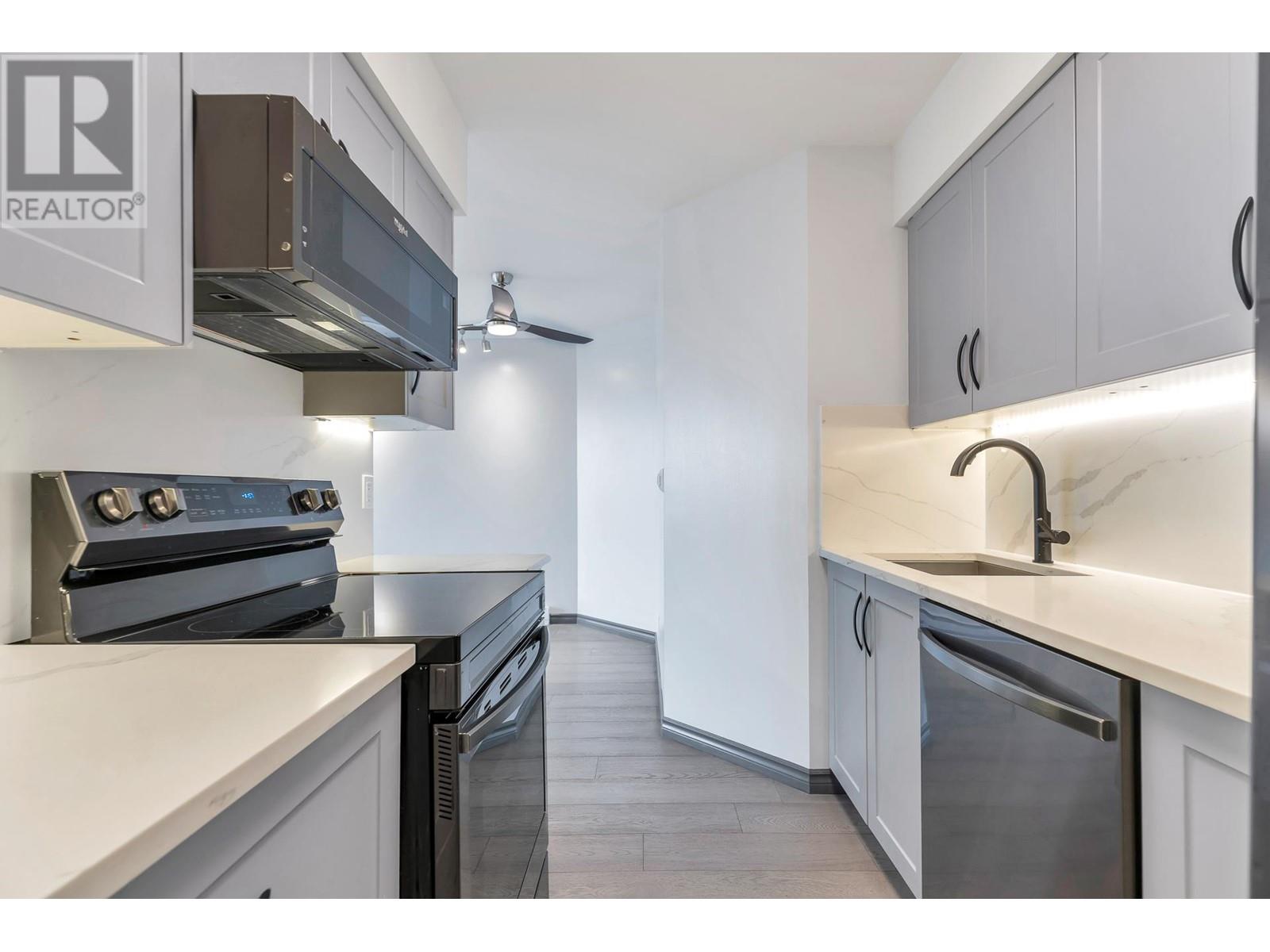 605 3740 Albert Street, Burnaby, British Columbia  V5C 5Y7 - Photo 3 - R3004526