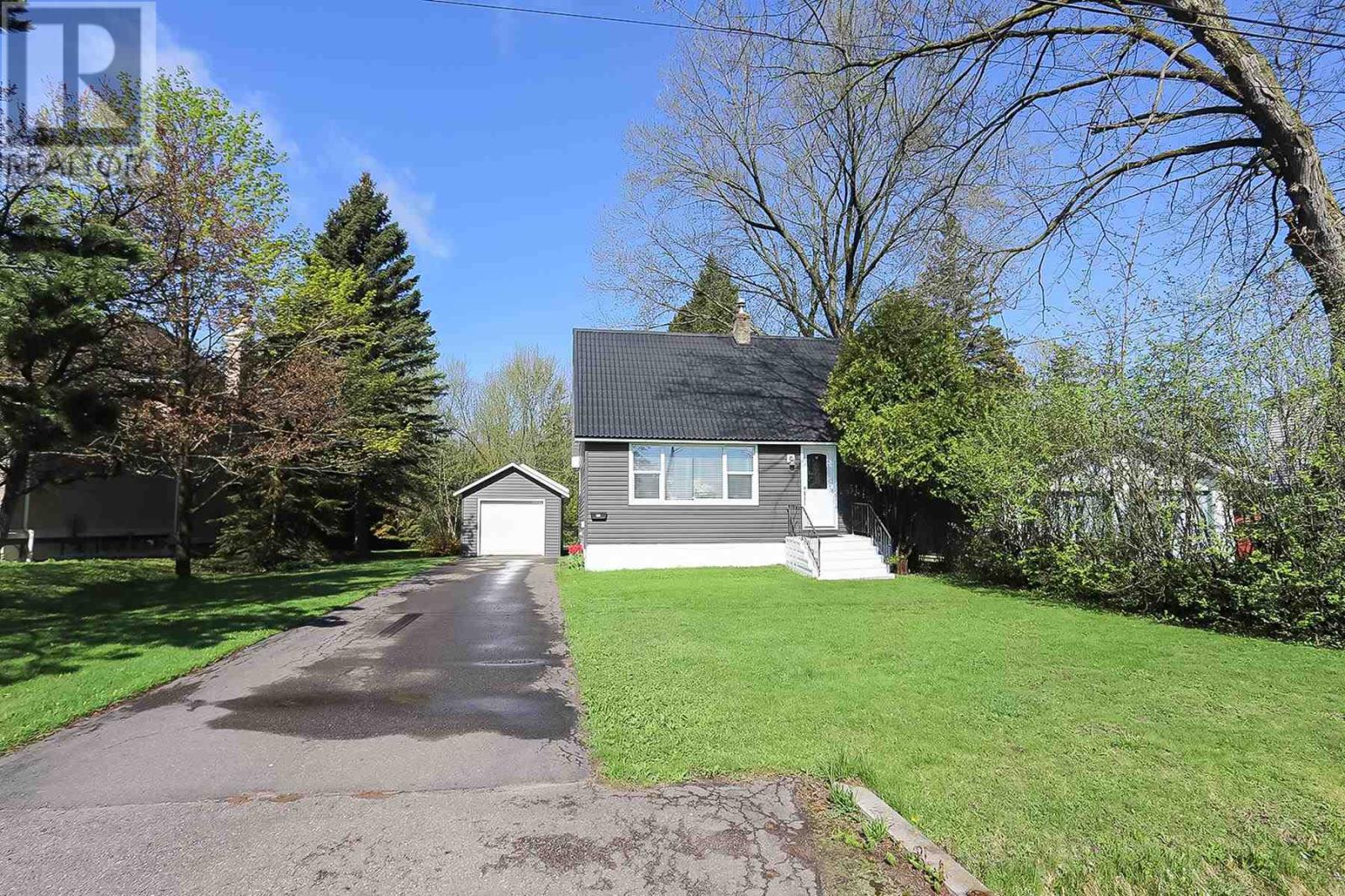 127 Roosevelt Ave, Sault Ste. Marie, Ontario  P6C 5M7 - Photo 2 - SM251185