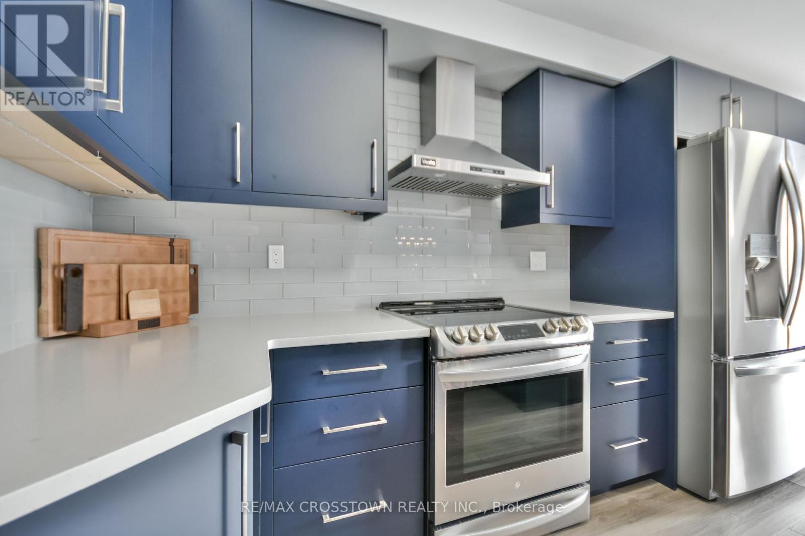 51 Catherine Drive, Barrie, Ontario  L4N 0H1 - Photo 5 - S12146591