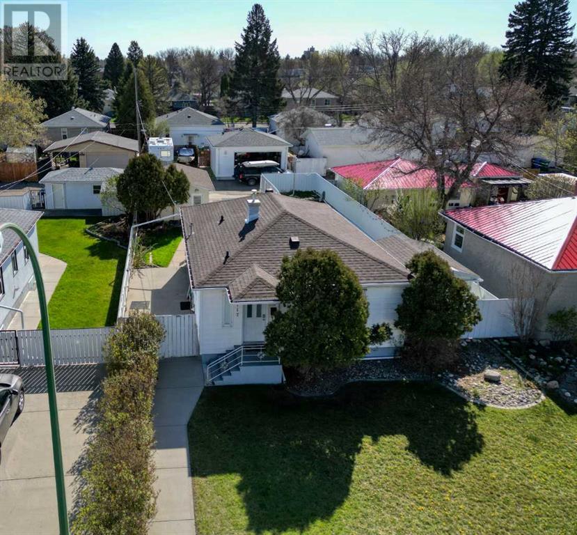 Property at 1117 19 Street S image 4