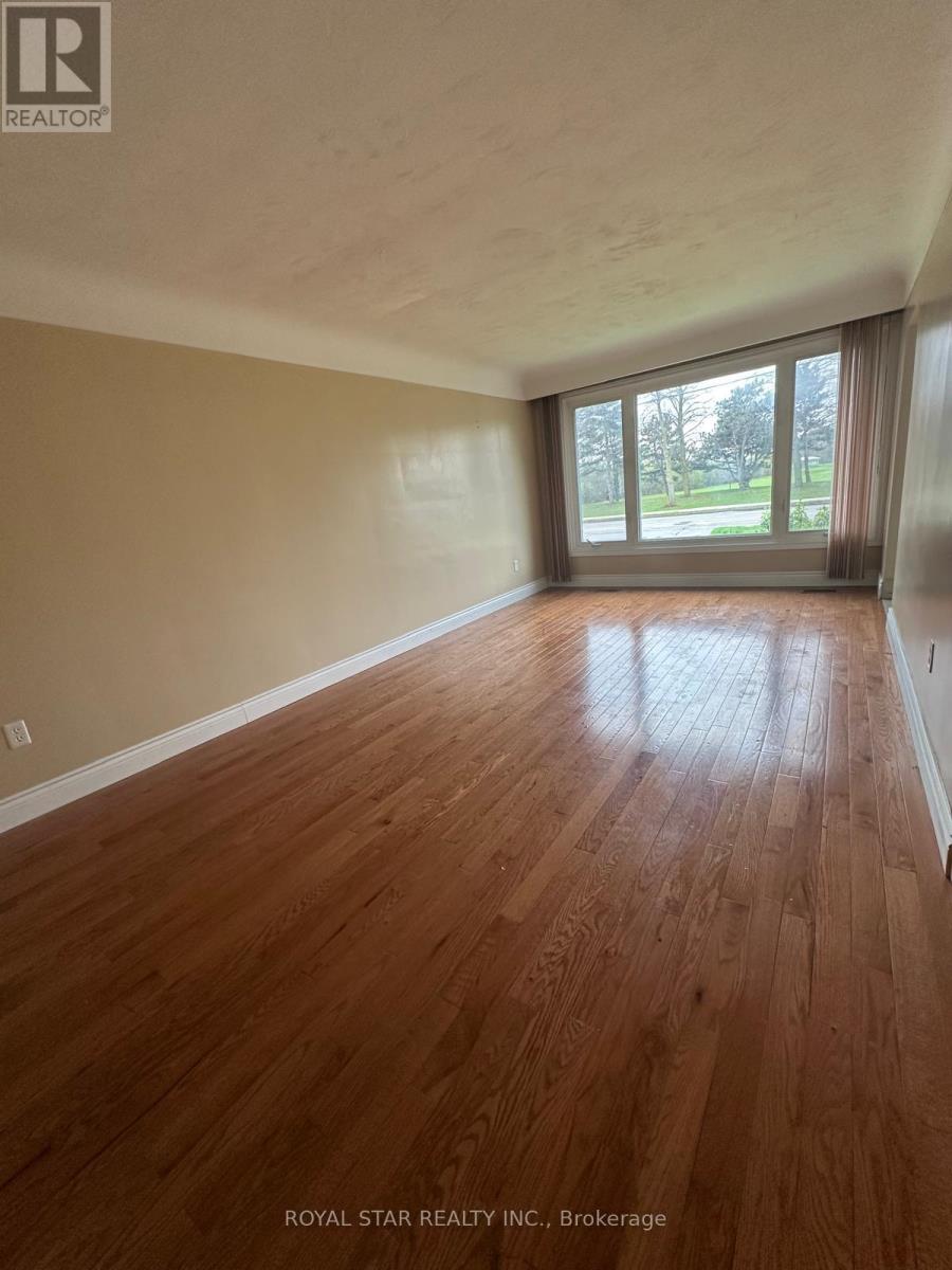 1109 Mohawk Road E, Hamilton, Ontario  L8T 2S4 - Photo 2 - X12131373