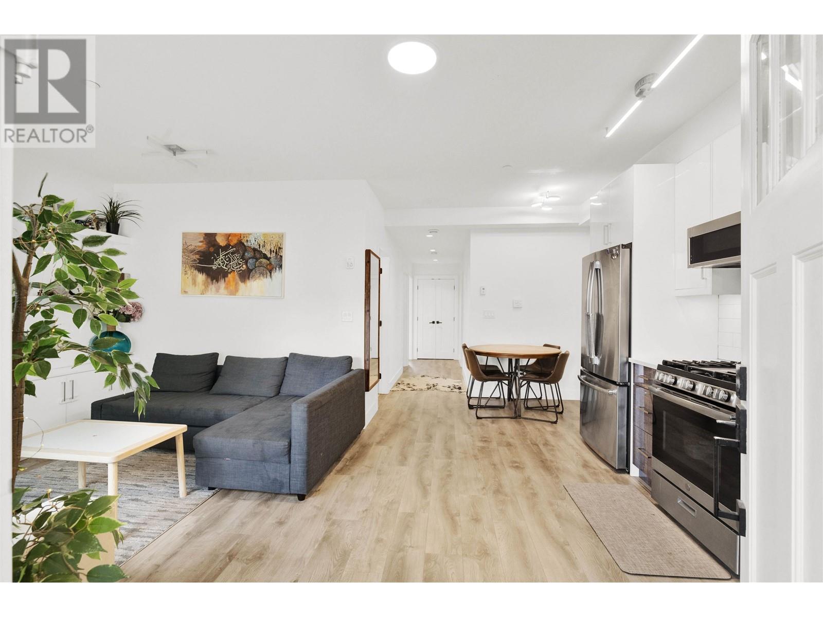 2743 Duke Street, Vancouver, British Columbia  V5R 4S8 - Photo 2 - R3004087