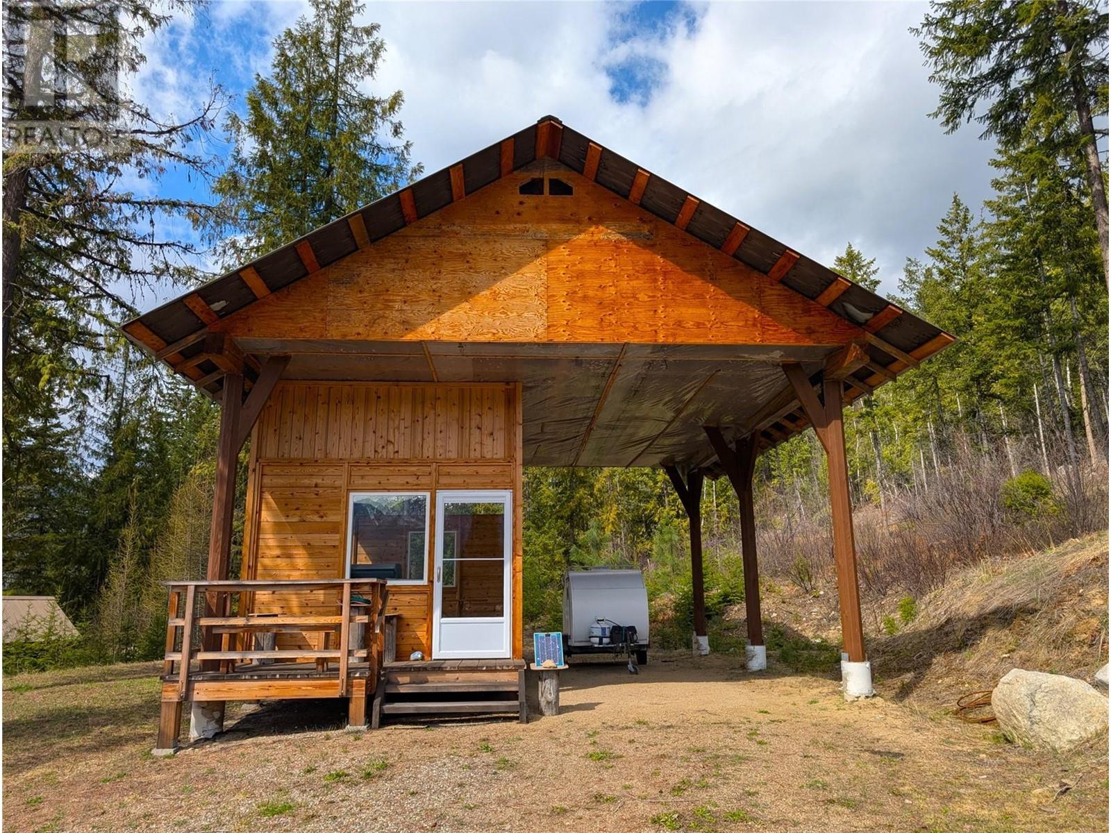 9300 6 Highway, Edgewood, British Columbia  V0G 1J0 - Photo 2 - 10343313