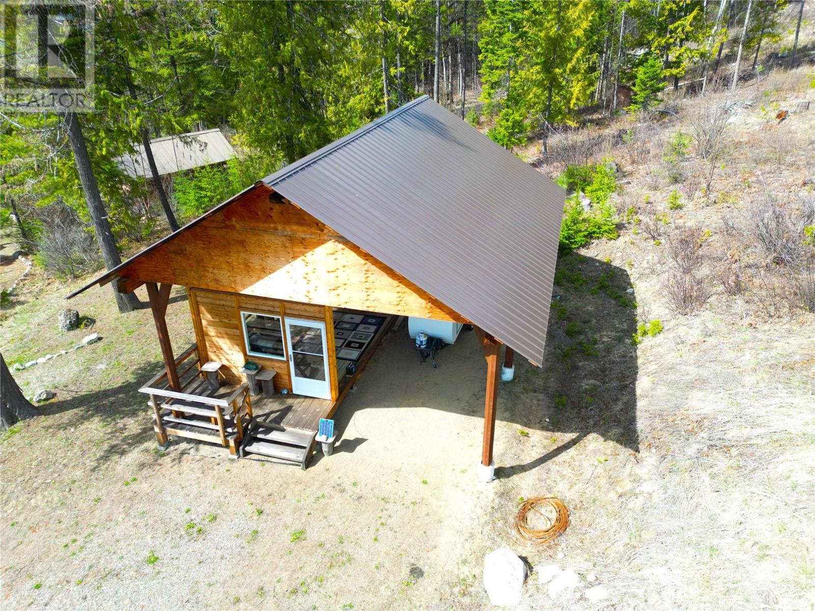 9300 6 Highway, Edgewood, British Columbia  V0G 1J0 - Photo 5 - 10343313