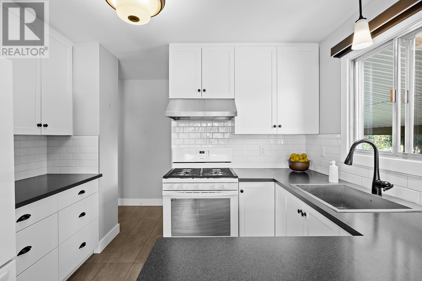1745 Haug Avenue, Kelowna, British Columbia  V1Y 4M3 - Photo 8 - 10347100