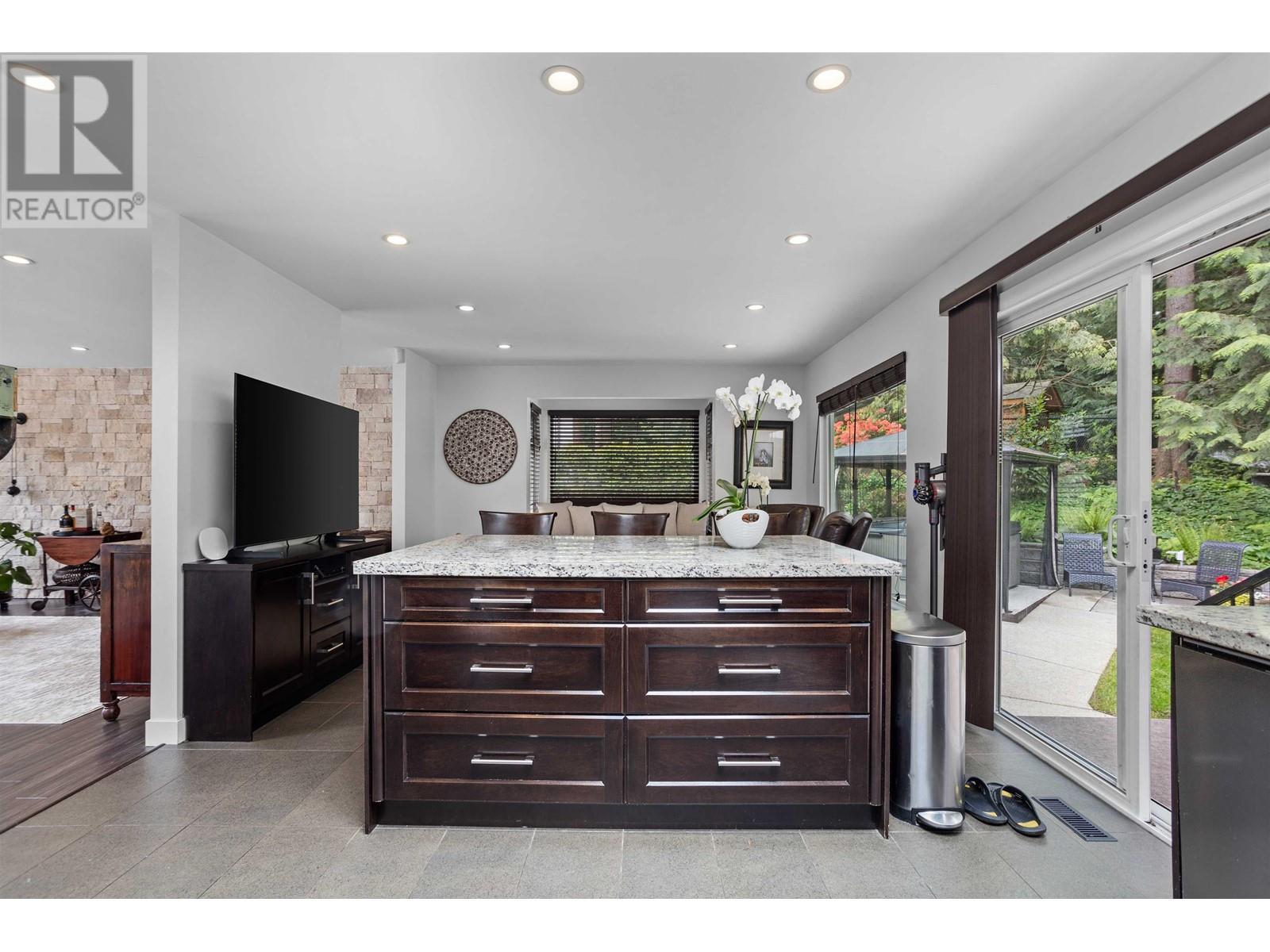 2606 Hawser Avenue, Coquitlam, British Columbia  V3C 4E1 - Photo 12 - R3004625