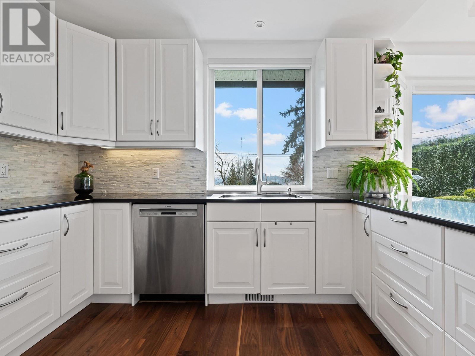 1075 Adderley Street, North Vancouver, British Columbia  V7L 1T4 - Photo 11 - R3004675