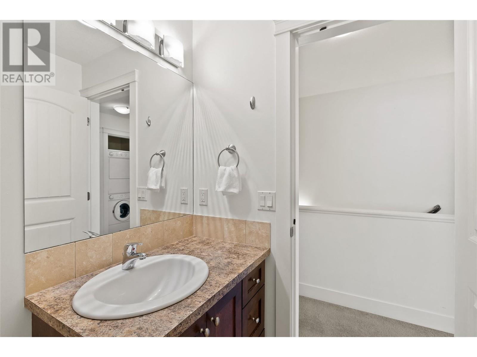 733 Clement Avenue, Kelowna, British Columbia  V1Y 7C9 - Photo 29 - 10348213