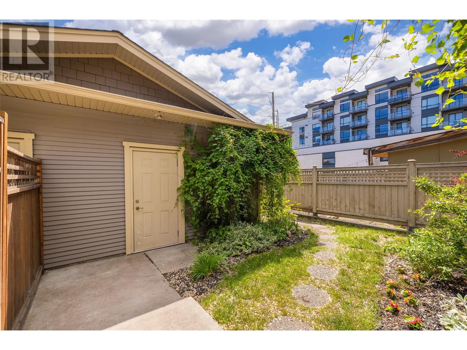 733 Clement Avenue, Kelowna, British Columbia  V1Y 7C9 - Photo 36 - 10348213