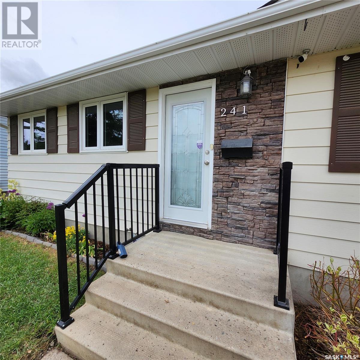 Property at 241 Guelph CRESCENT image 3