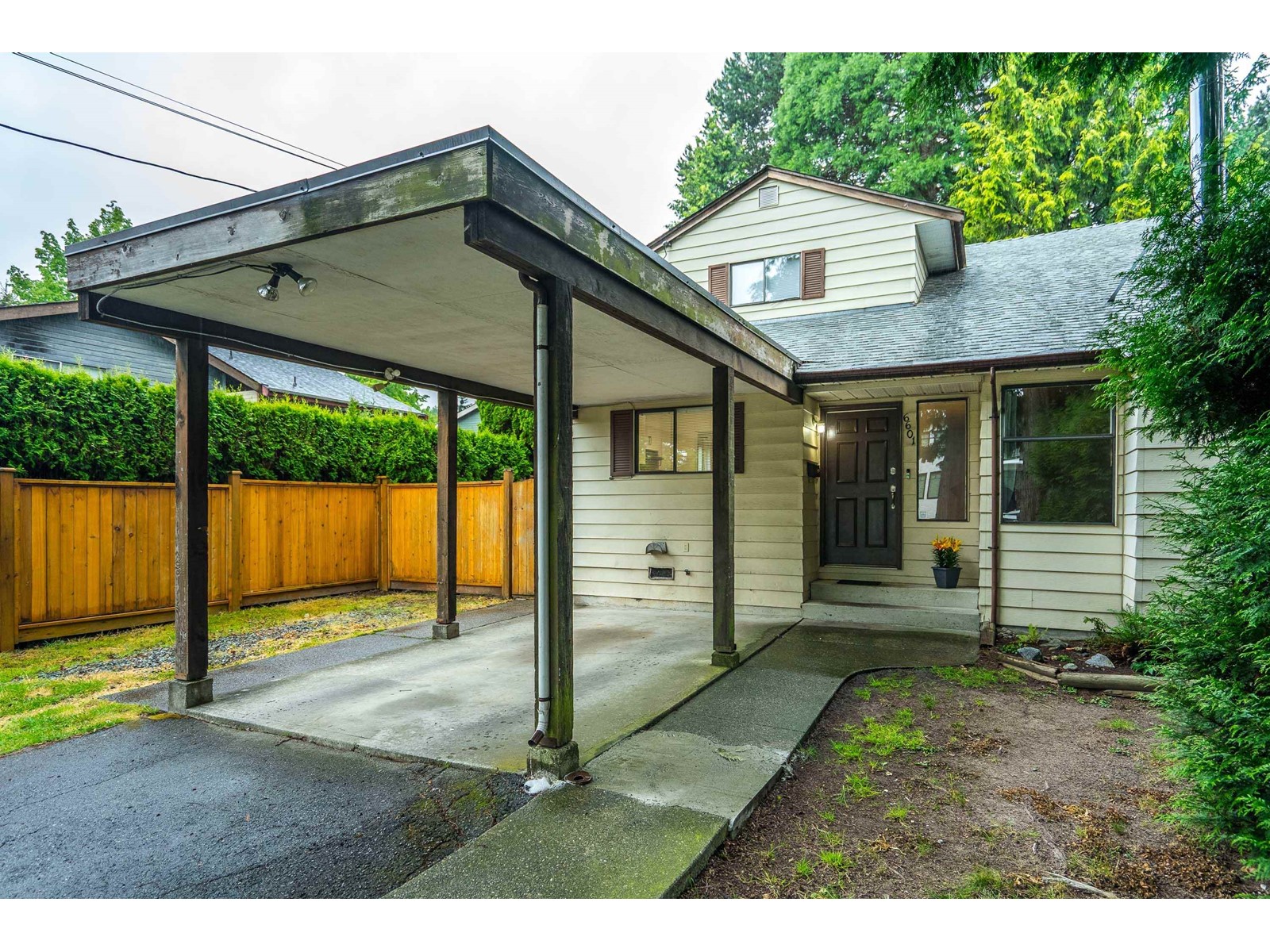 6601 134 Street, Surrey, British Columbia  V3W 4S1 - Photo 1 - R3004243