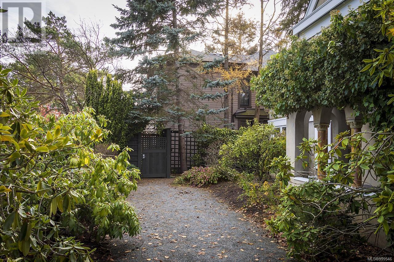 215 Mary St, Victoria, British Columbia  V9A 3V8 - Photo 16 - 999546