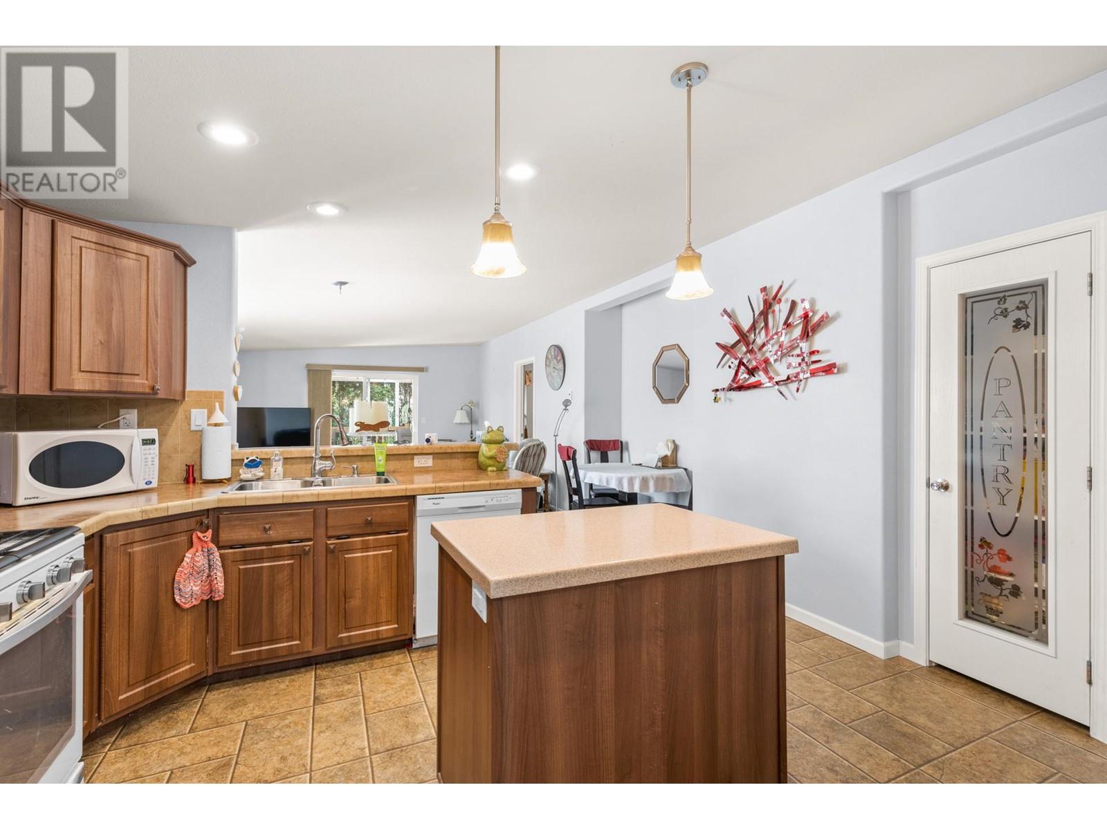 2440 Old Okanagan Highway Unit# 617, West Kelowna, BC V4T3A3