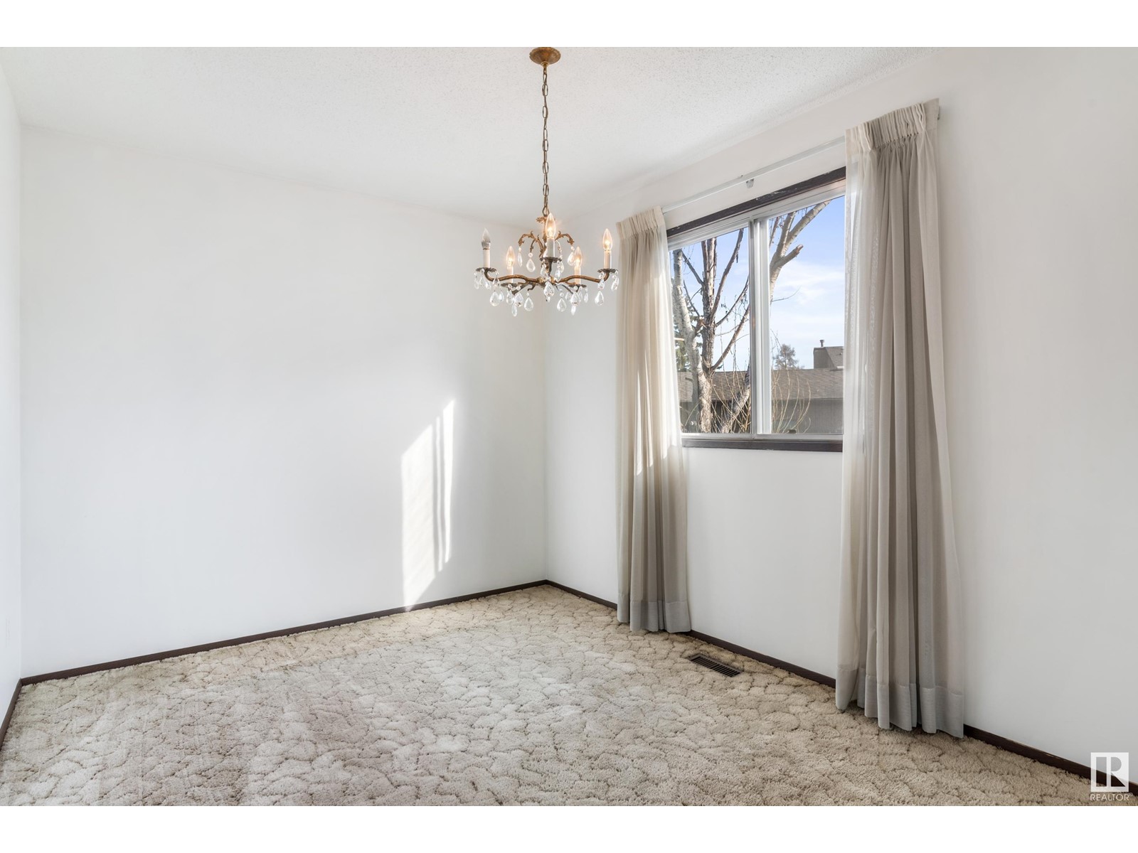 12254 143 Av Nw, Edmonton, Alberta  T5X 3R7 - Photo 6 - E4437409